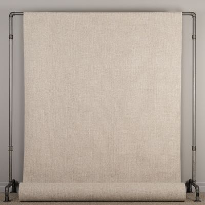 Möbeltyget Coco beige sand från Safeco upphängt i hel längd, med en diskret melerad väv i ljusa beige och sandfärgade toner.