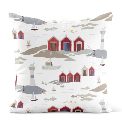 Kuddfodral med båtar, fyrer, sjöbodar, fiskare och badande människor på offwhite botten.