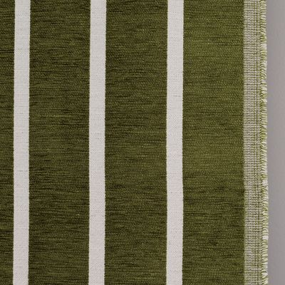 Randigt möbeltyg i grönt med synlig vävstruktur och tygkant