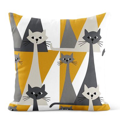Gult kuddfodral med retro katter från Arvidssons textil