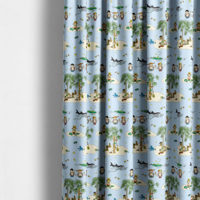 Gardin i Kurrekurreduttön blå tyg med Pippi Långstrump-motiv i barnrumsmiljö