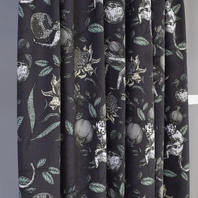Aroma mörkgrå gardin med ett fantastiskt bladmönster likt en vacker tapet - Rosahuset.com