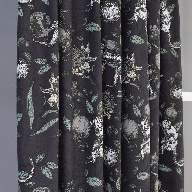 Aroma mörkgrå gardin med ett fantastiskt bladmönster likt en vacker tapet - Rosahuset.com