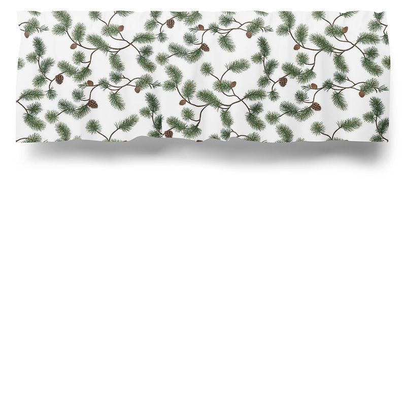 Gardinkappa på metervara med vit botten och tall kvistar i brunt och barr i grönt