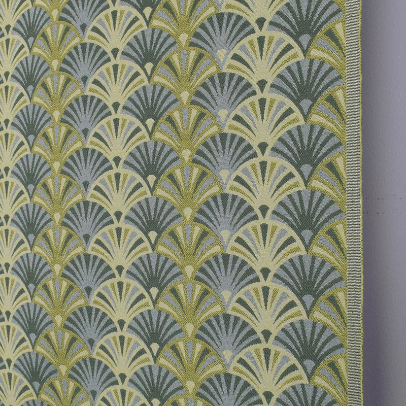 Urban Art deco jaquard med ett retro mönster i grönt | nordisktextil.se