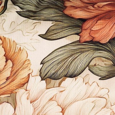 Närbild av Isadora kuddfodral som visar det detaljrika digitaltryckta blommönstret på mjuk sammet.