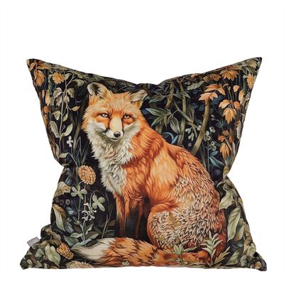Forest fox kuddfodral i sammet med digitaltryckt motiv av en räv omgiven av blommor och grönska, 45x45 cm.