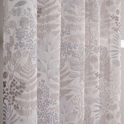 Detaljbild av Nordic beige öljettlängder med blad- och växtmönster i beige och grå toner på ljust beige botten