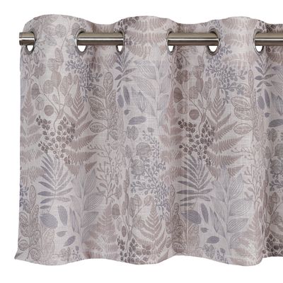 Nordic beige öljettkappa med blad i beige och grå nyanser på ljust beige botten samt silverfärgade öljetter
