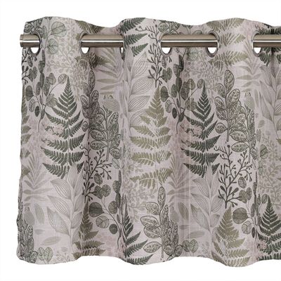 Närbild av Nordic beige/grön öljettkappa med blad i olika former och storlekar i gröna nyanser på ljust beige botten samt öljetter i metall.