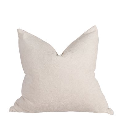 Baksida av Laura kuddfodral i mjuk enfärgad kortklippt teddy i ljus beige ton.
