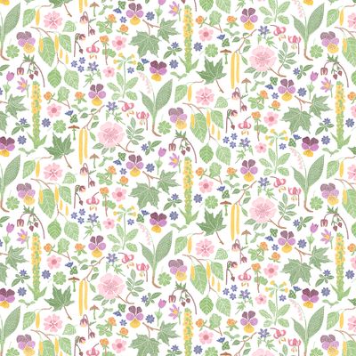 Kungsljus multi tyg visat över hela tygets bredd med tätt blomster- och växtmönster i flera färger på ljus botten.