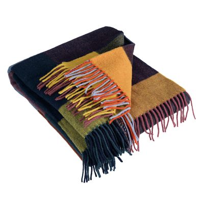 Vikt filt med rutmönster i starka färger och fransar