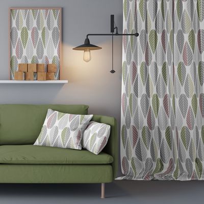 Gardiner i retrostil inspirerade av 60-talet med stora blad i sobra gröna, rosa, beige och grå toner på offwhite botten