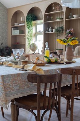 Dante gul bordsduk med blomstermönster i bomull 145x300cm