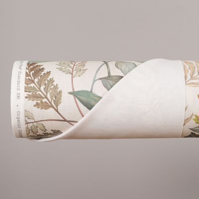 Freedom tyg i ekologisk bomull med OEKO-TEX® Standard 100-certifiering och mjukt botaniskt mönster.