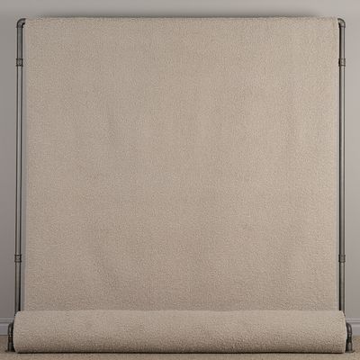 Askgrått möbeltyg med fårpäls känsla upphängt i helvy