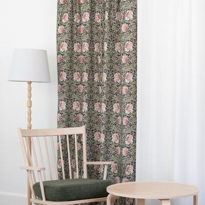 Grace svart gardiner - Klassisk blommig Arts and Crafts design