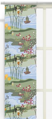 Panelgardiner med ett vackert motiv med naturens vackra blommor, vatten och växter i en färgglad färgställning