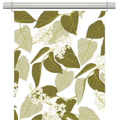 Panelgardin med gröna blad och vita blomklasar på ljus botten