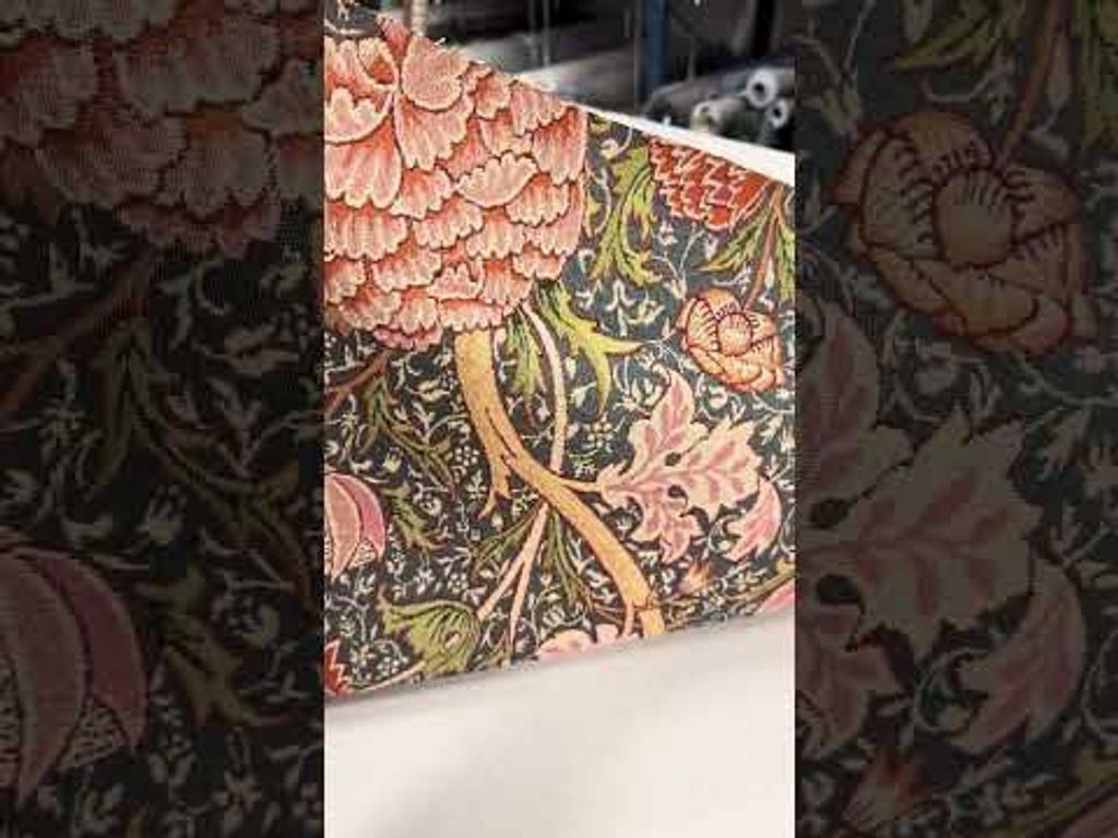 Rosengömma blå - slitstarkt gobelängtyg i arts & crafts-stil
