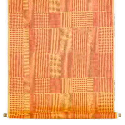 Pricktyg gul tyg - Bomull och linne tyg med gul botten och orange mönster från Almedahls textil, design av Inga-Lill Westman