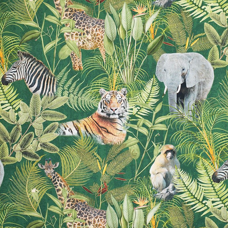 Djungel gardin och inrednings tyg med motiv av djungeln och dess djur på grön botten metervaran finns online hos nordisktextil.se.