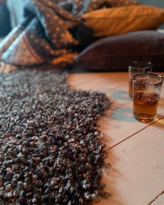 Dolly mörkgrå fäll
