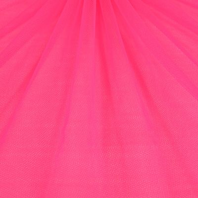 Tyll tyg på metervara i  neon cerise rosa för sömnad av kläder, hobby, maskerad, diy, pom pom och danskläder.